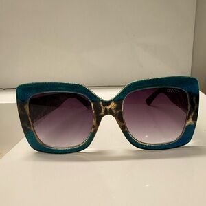 Pre Owned Gucci sunglasses